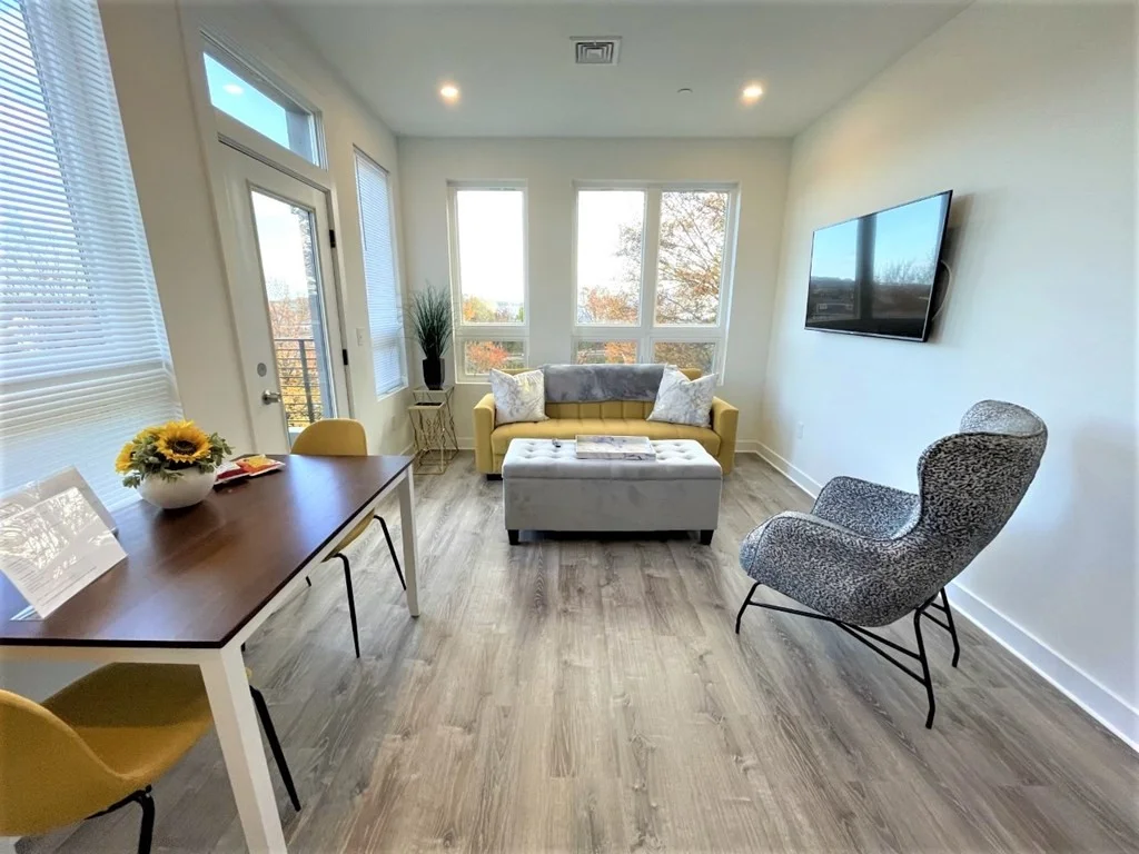 2 bed, 1 bath apartment for rent at 302 Broadway Unit 401, Everett — photo 2 of 7
