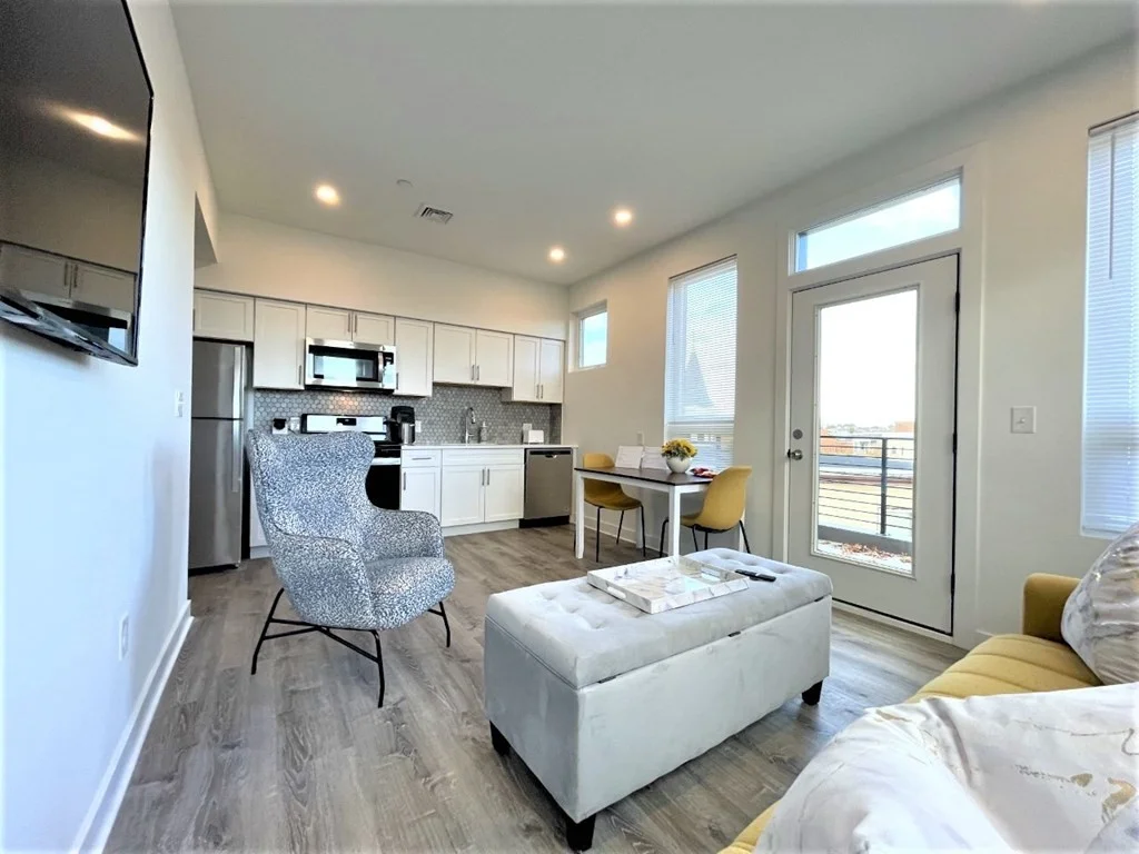 2 bed, 1 bath apartment for rent at 302 Broadway Unit 401, Everett — photo 1 of 7