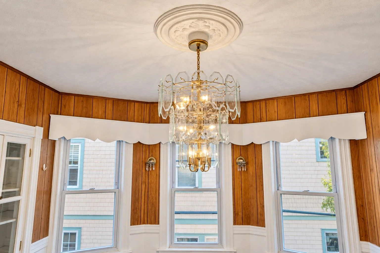 2 bed, 1 bath apartment for rent at 302 Columbia St Unit 2, Wellington-Harrington — photo 3 of 9