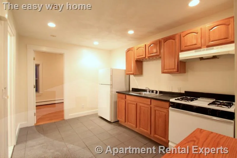 1 bed, 1 bath apartment for rent at 302 Highland Ave, Davis Square — photo 3 of 11