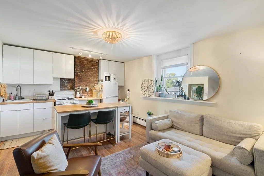1 bed, 1 bath apartment for rent at 302 K St Unit 4, Boston