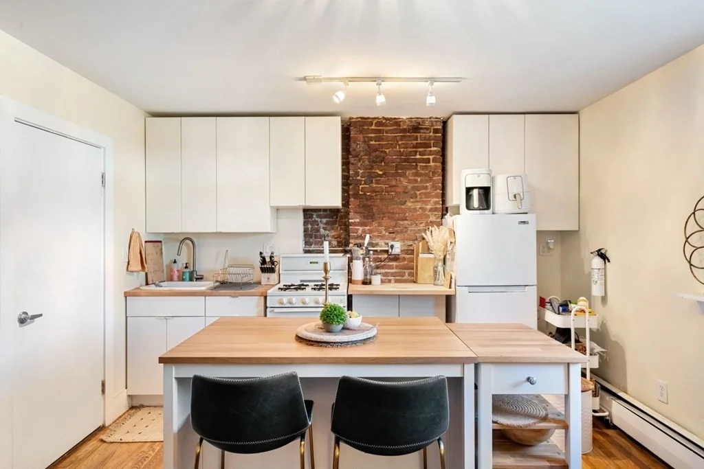 1 bed, 1 bath apartment for rent at 302 K St Unit 4, Boston — photo 10 of 11