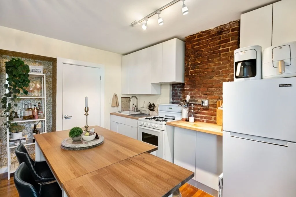 1 bed, 1 bath apartment for rent at 302 K St Unit 4, Boston — photo 2 of 11