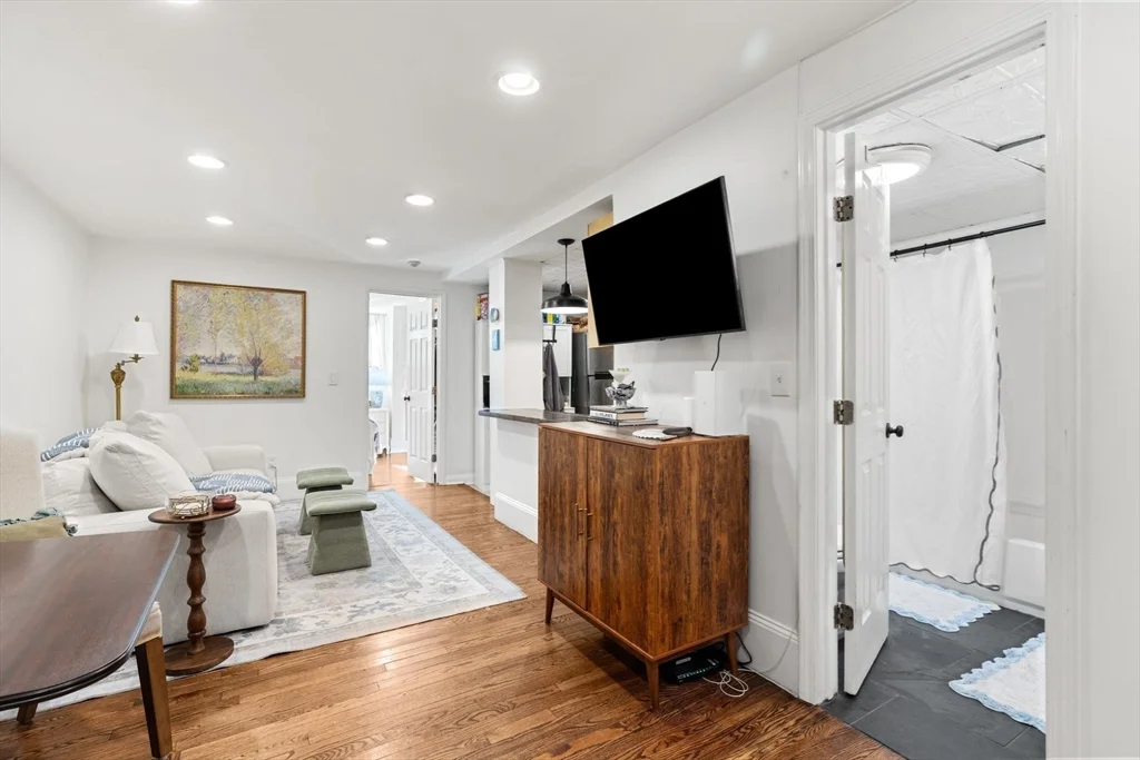 1 bed, 1 bath apartment for rent at 302 K St Unit B, South Boston — photo 12 of 19