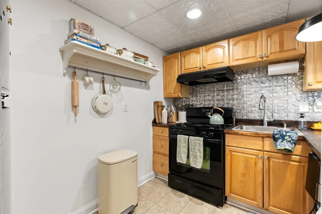 1 bed, 1 bath apartment for rent at 302 K St Unit B, South Boston — photo 8 of 19
