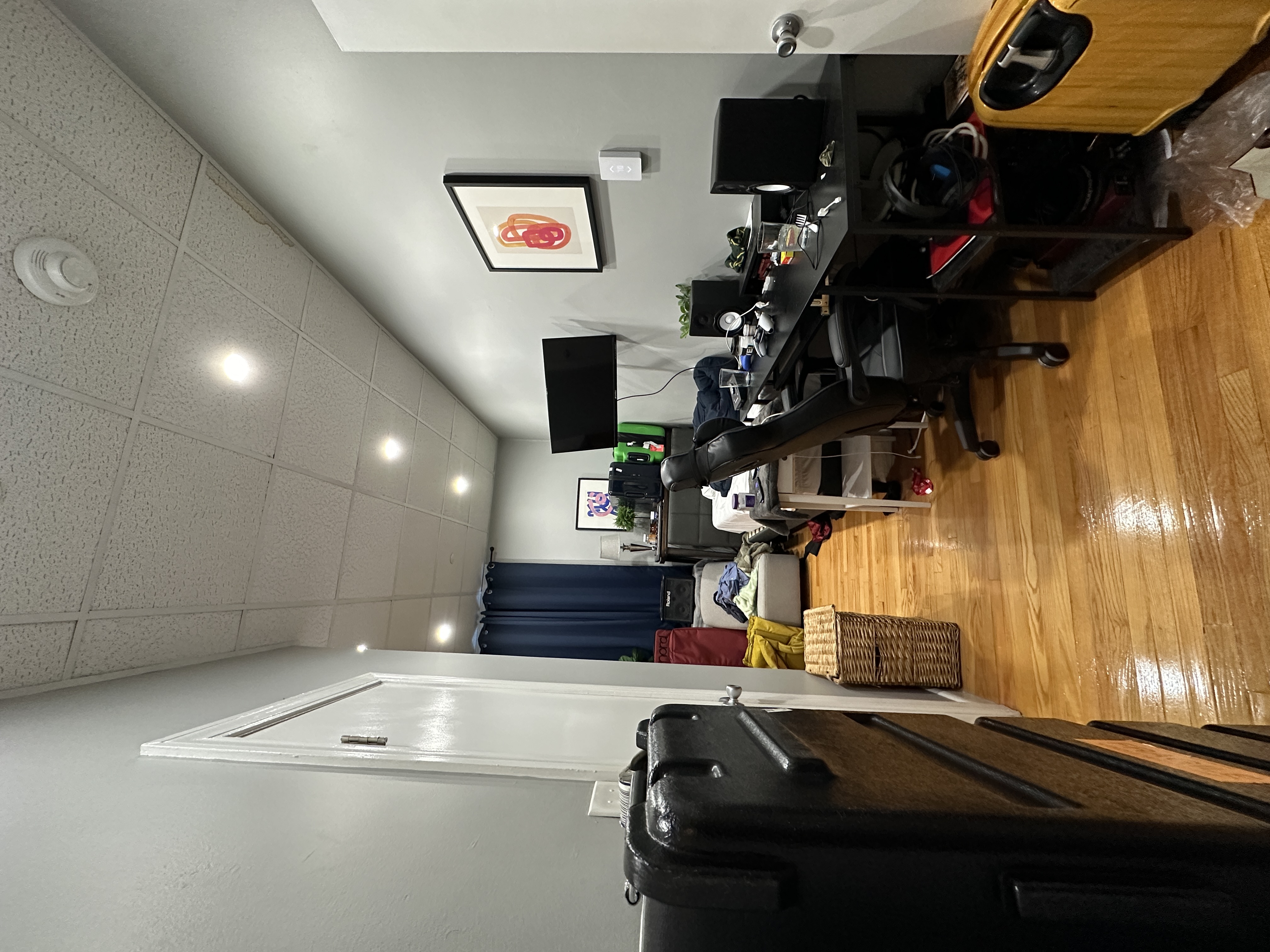 Studio bed, 1 bath apartment for rent at 302 Newbury St Unit 3, Back Bay — photo 5 of 14