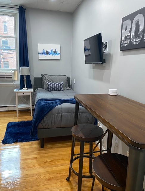 Studio bed, 1 bath apartment for rent at 302 Newbury St Unit 3, Back Bay — photo 2 of 14