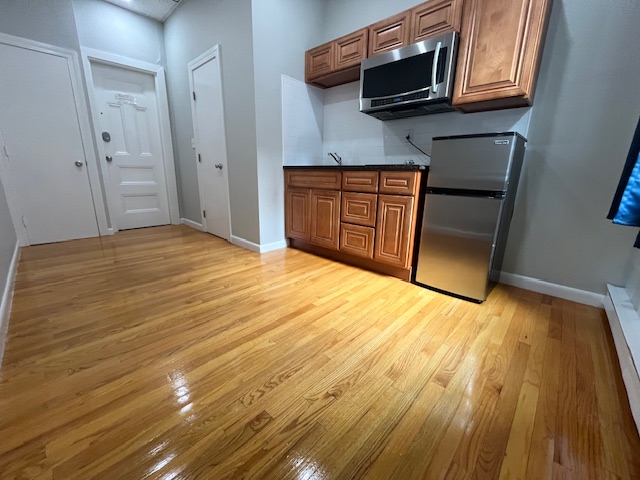 Studio bed, 1 bath apartment for rent at 302 Newbury St Unit 3, Back Bay