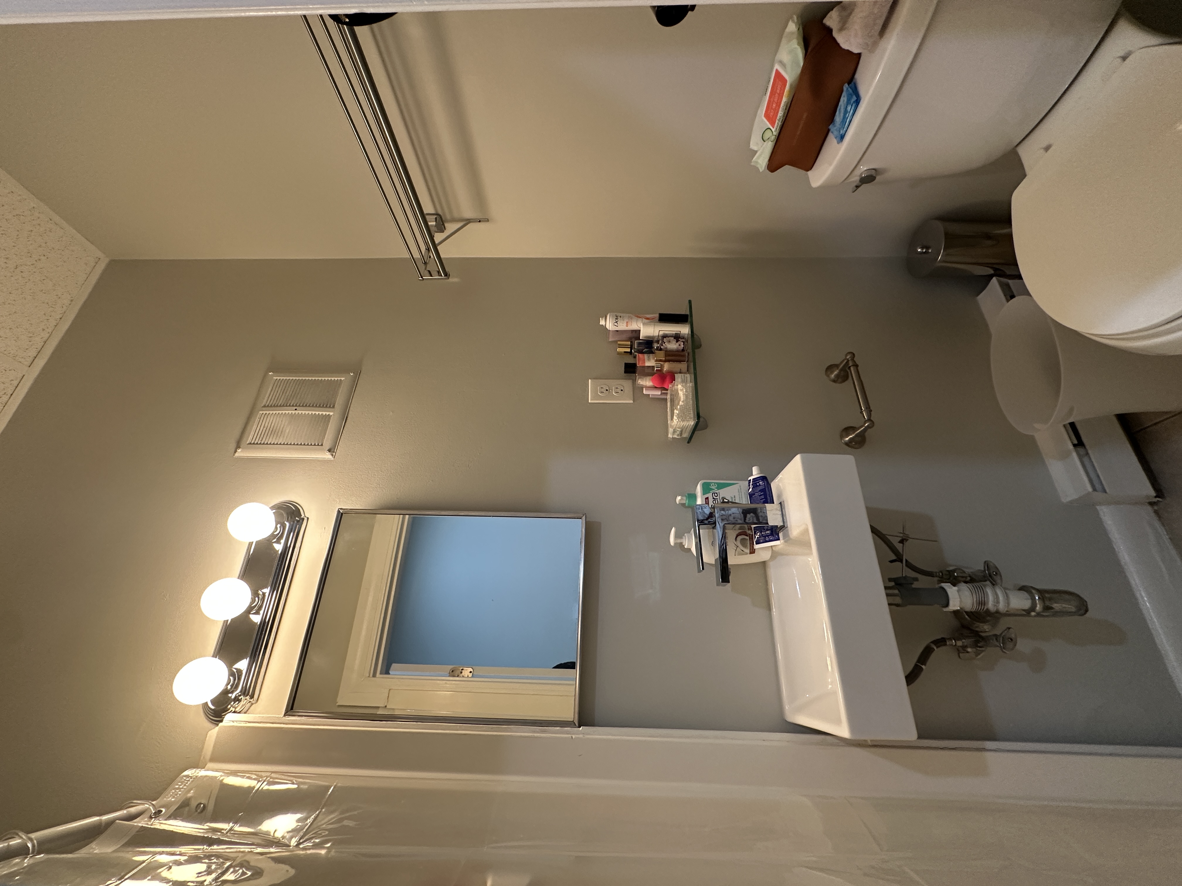 Studio bed, 1 bath apartment for rent at 302 Newbury St Unit 3, Back Bay — photo 7 of 14