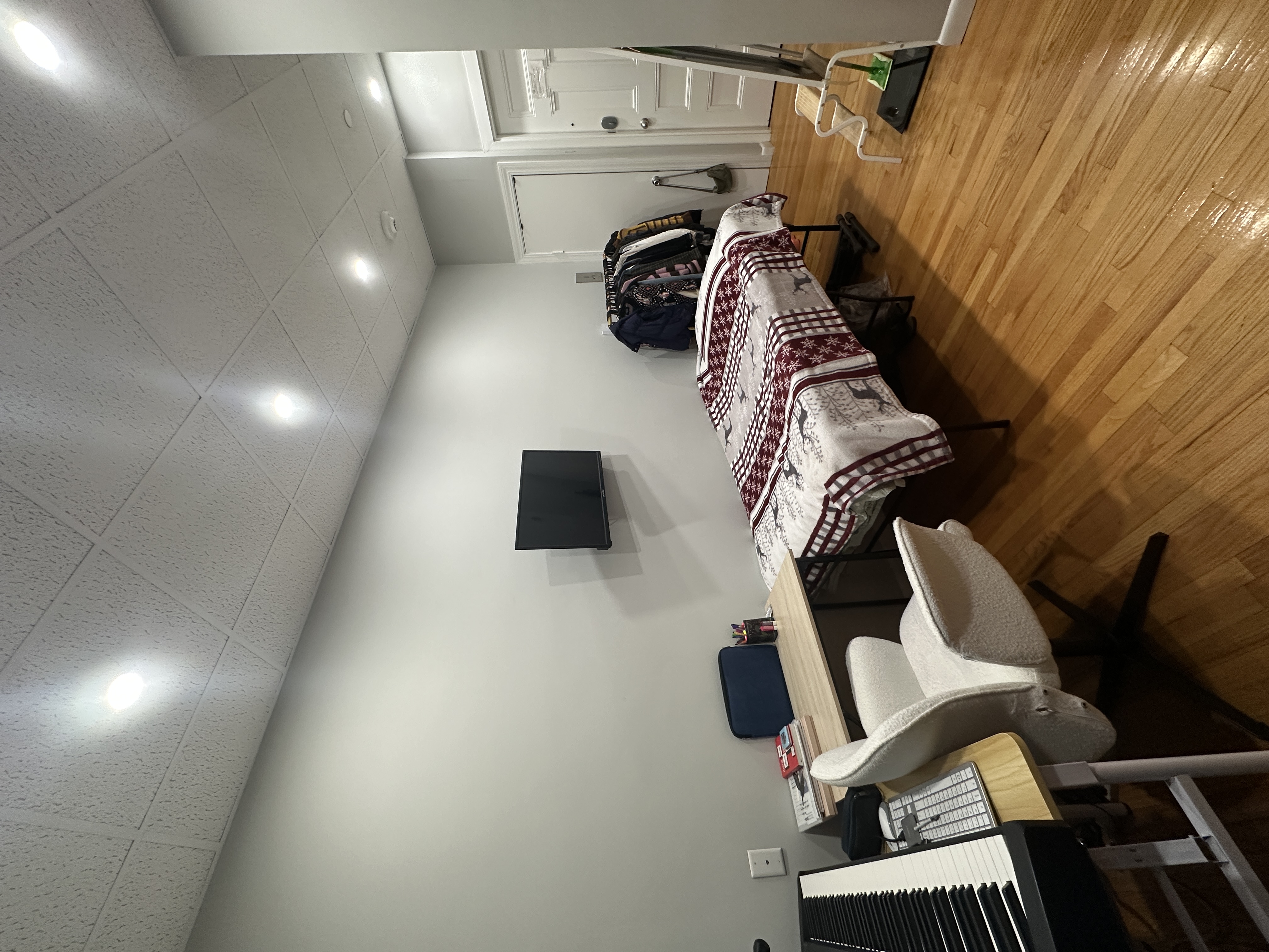Studio bed, 1 bath apartment for rent at 302 Newbury St Unit 3, Back Bay — photo 4 of 14
