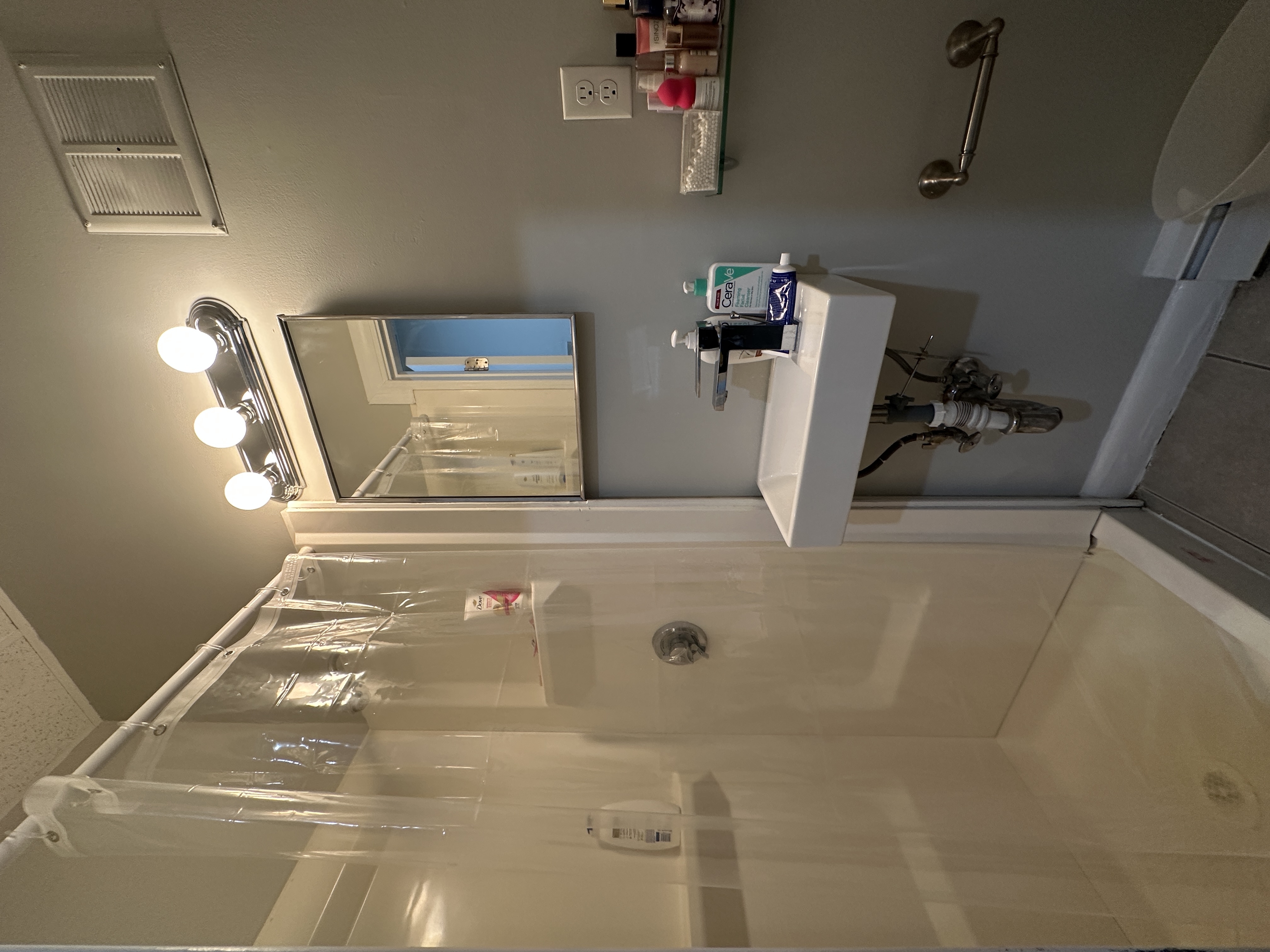 Studio bed, 1 bath apartment for rent at 302 Newbury St Unit 3, Back Bay — photo 8 of 14