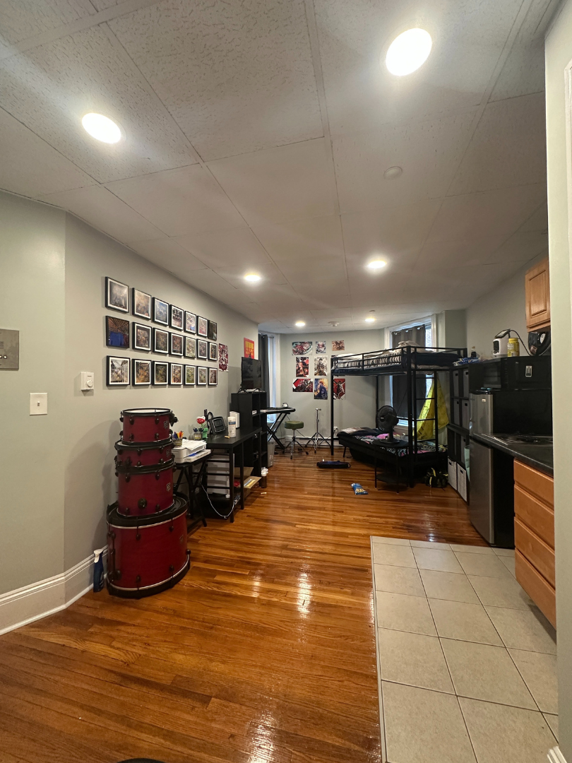 Studio bed, 1 bath apartment for rent at 302 Newbury St Unit 9, Back Bay