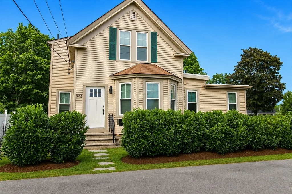 1 bed, 1 bath apartment for rent at 302 Pine St Unit 2, Weymouth — photo 1 of 19