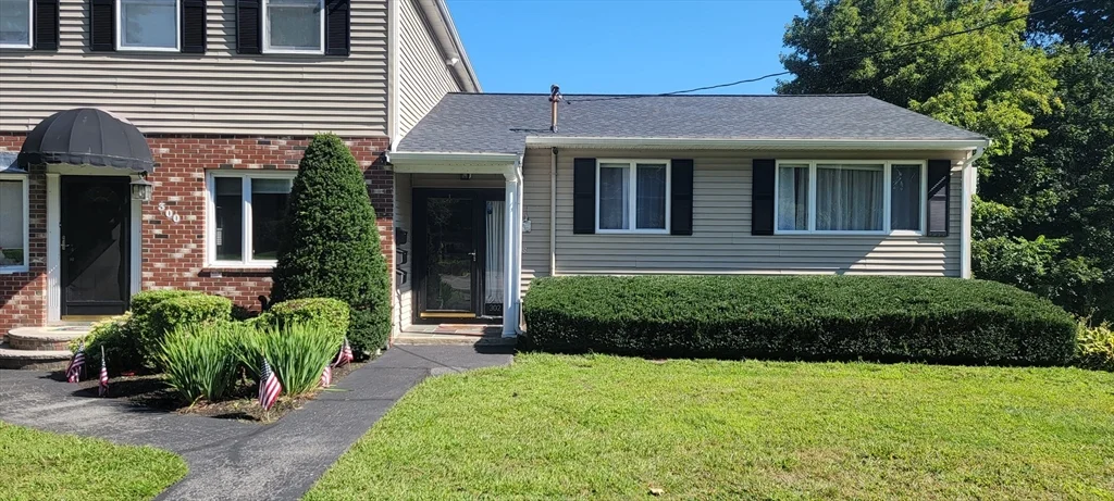 1 bed, 1 bath apartment for rent at 302 Pleasant St Unit 2, North Andover — photo 3 of 17