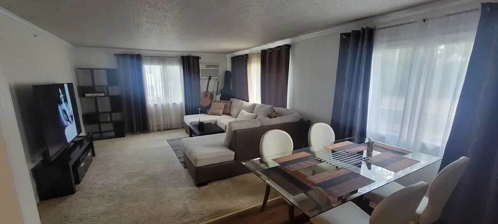 1 bed, 1 bath apartment for rent at 302 Pleasant St Unit 2, North Andover — photo 4 of 17