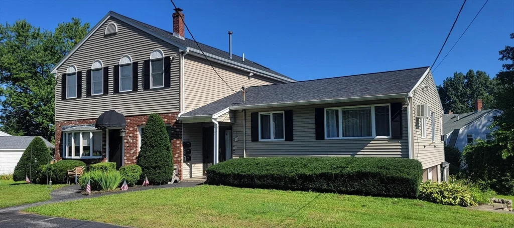 1 bed, 1 bath apartment for rent at 302 Pleasant St Unit 2, North Andover — photo 1 of 17