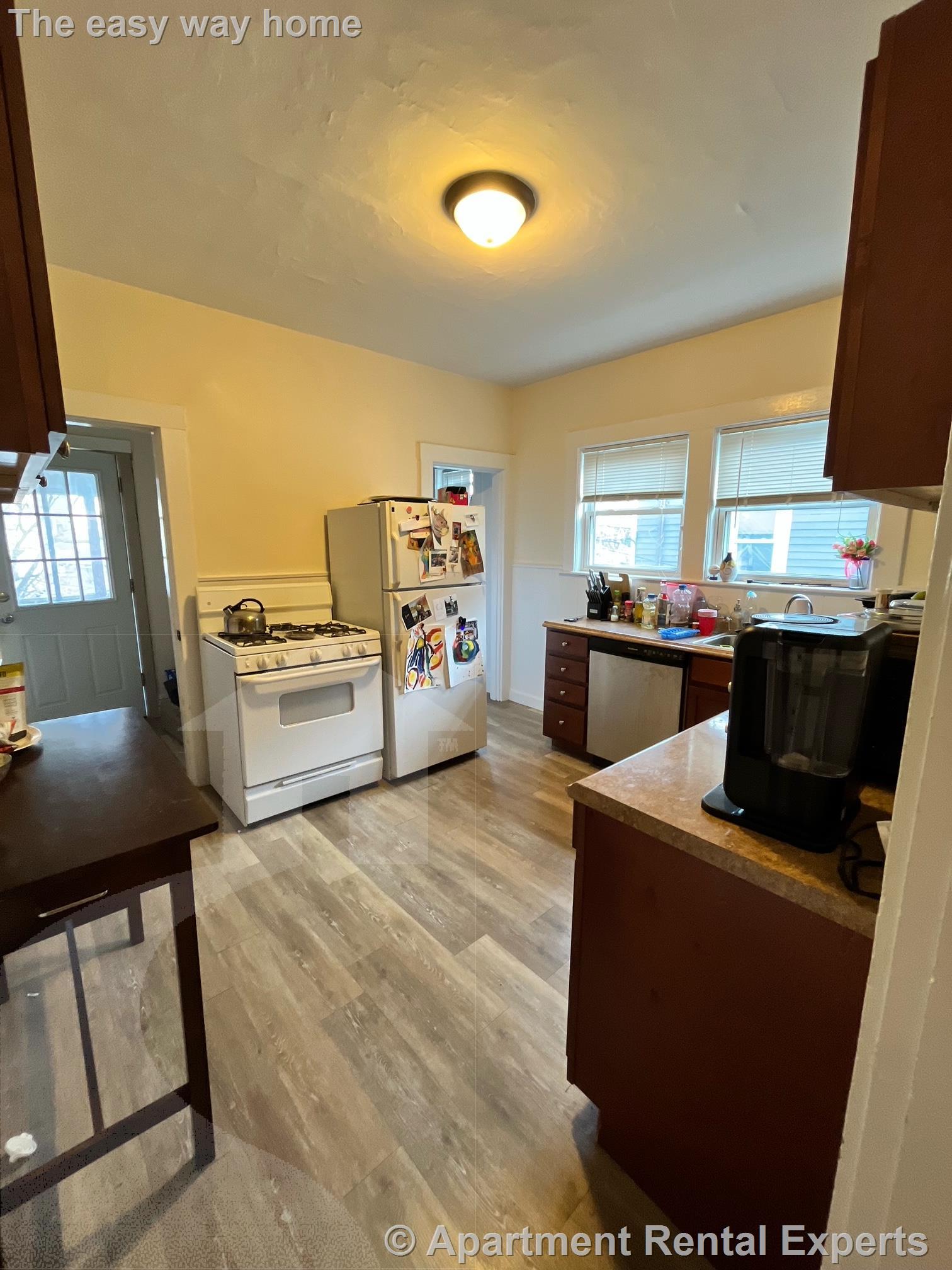 3 bed, 1 bath apartment for rent at 303 Alewife Brook Pkwy Unit 2, Teele Square — photo 9 of 11