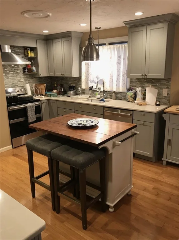3 bed, 1 bath apartment for rent at 303 Lexington St Unit 303, Watertown — photo 1 of 13