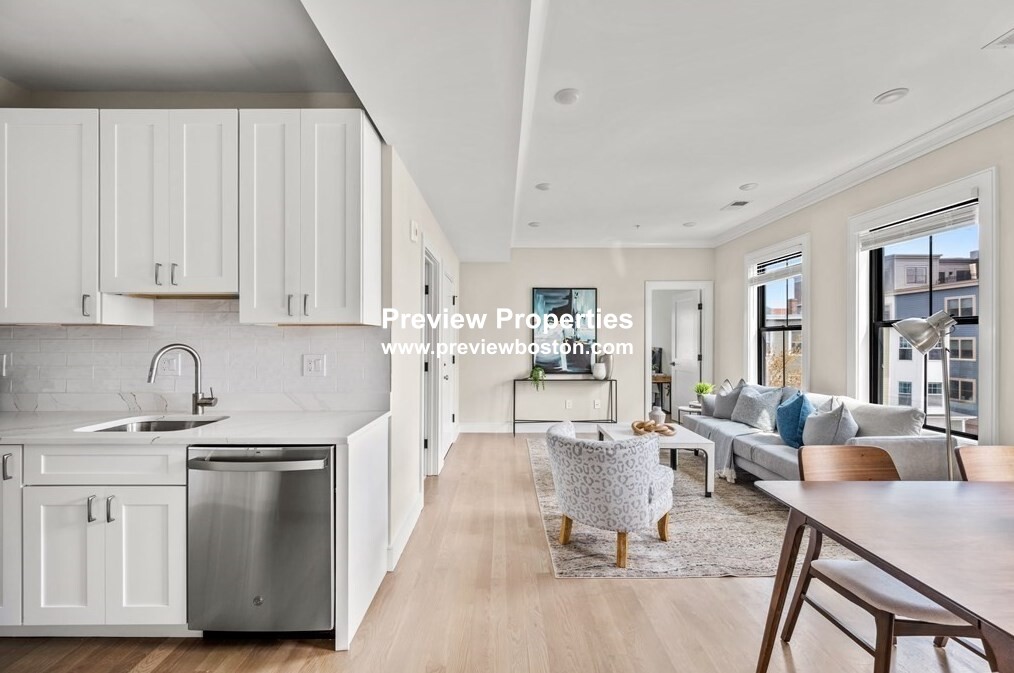 5 bed, 3 bath apartment for rent at 303 Maverick St Unit 1P, East Boston — photo 5 of 18