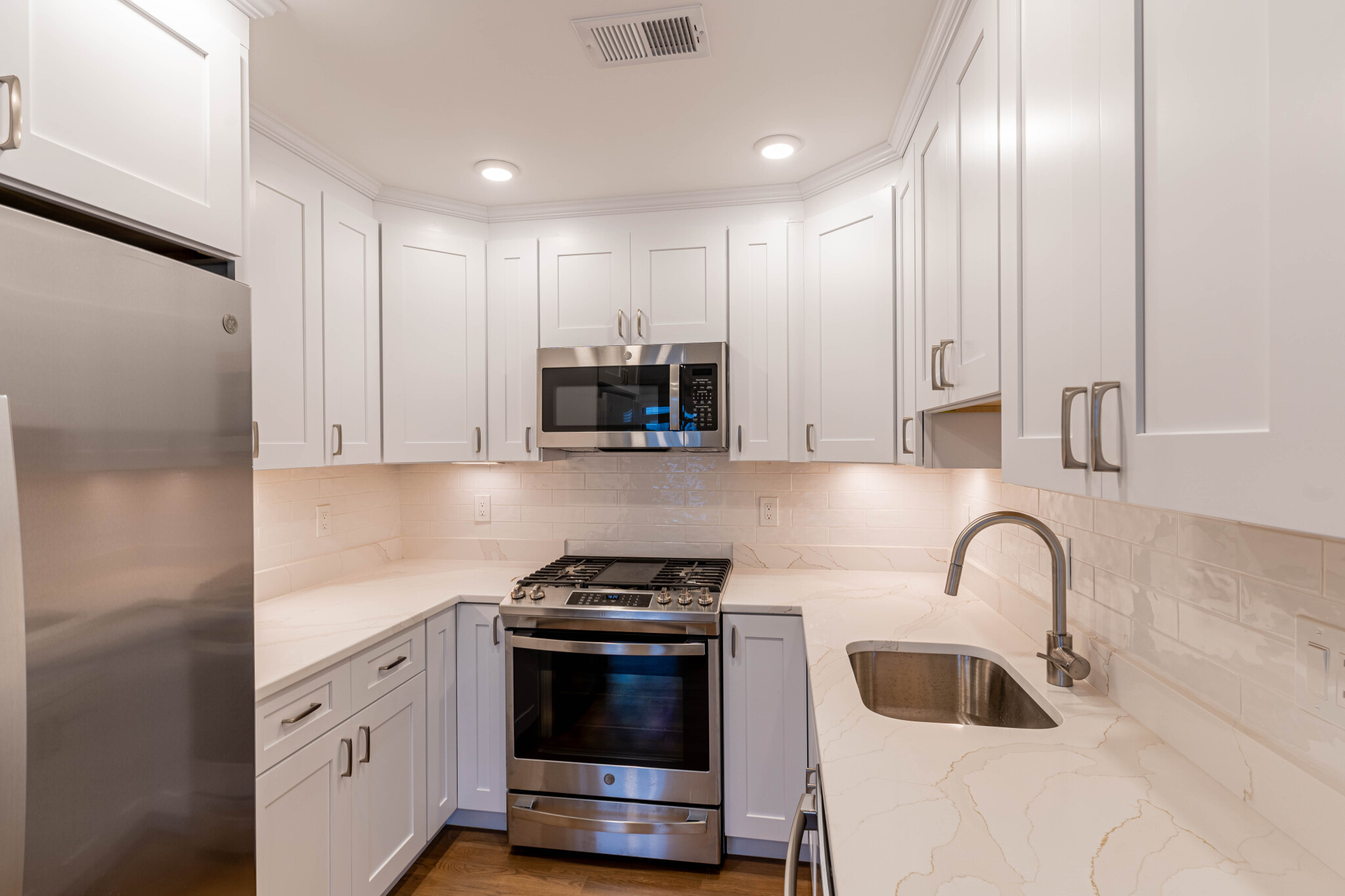 2 bed, 2 bath apartment for rent at 303 Maverick St Unit 4, East Boston — photo 4 of 18