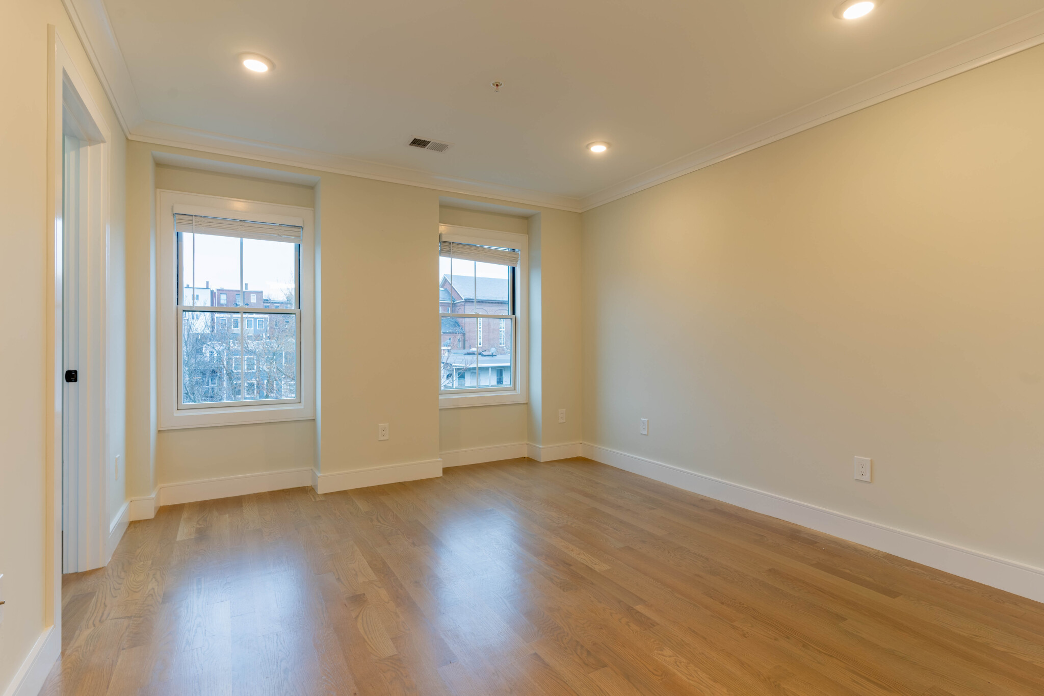 2 bed, 2 bath apartment for rent at 303 Maverick St Unit 4, East Boston — photo 2 of 18