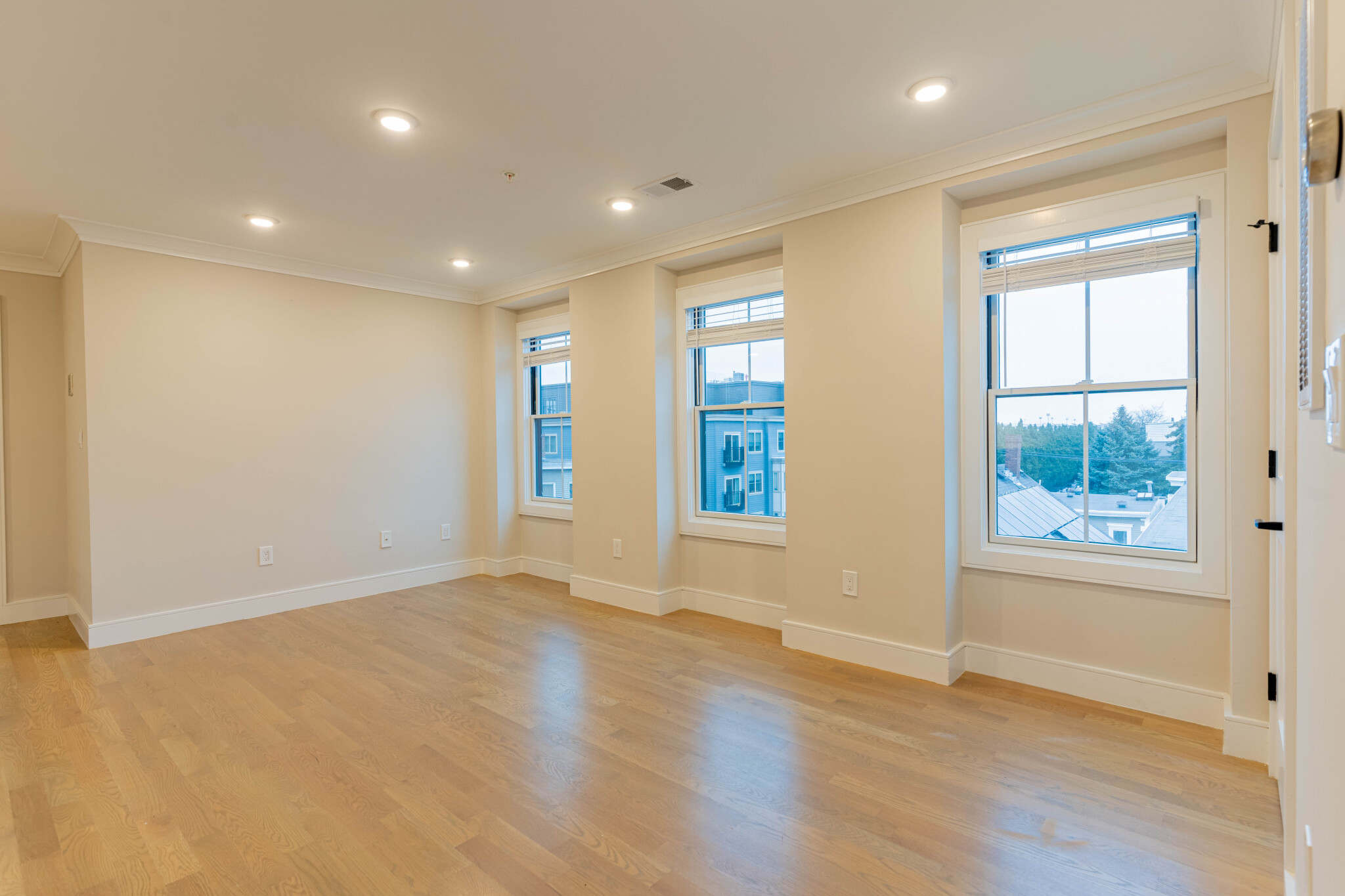 2 bed, 2 bath apartment for rent at 303 Maverick St Unit 4, East Boston — photo 1 of 18