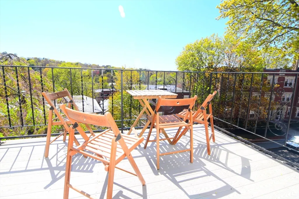 4 bed, 2 bath apartment for rent at 303 Tappan St Unit 3, Aspinwall Hill — photo 9 of 10
