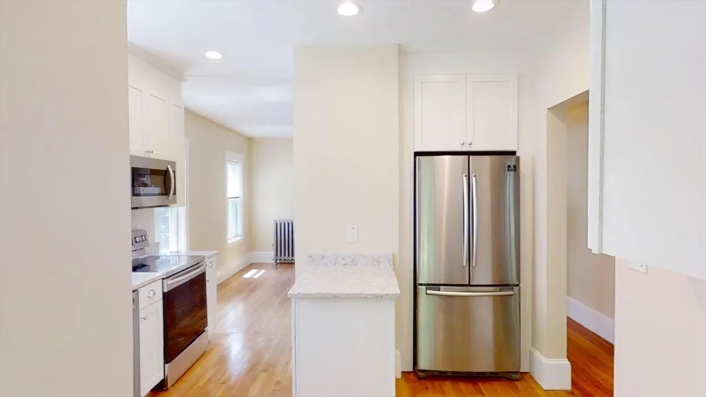 4 bed, 2 bath apartment for rent at 303 Tappan St Unit 3, Aspinwall Hill — photo 2 of 10
