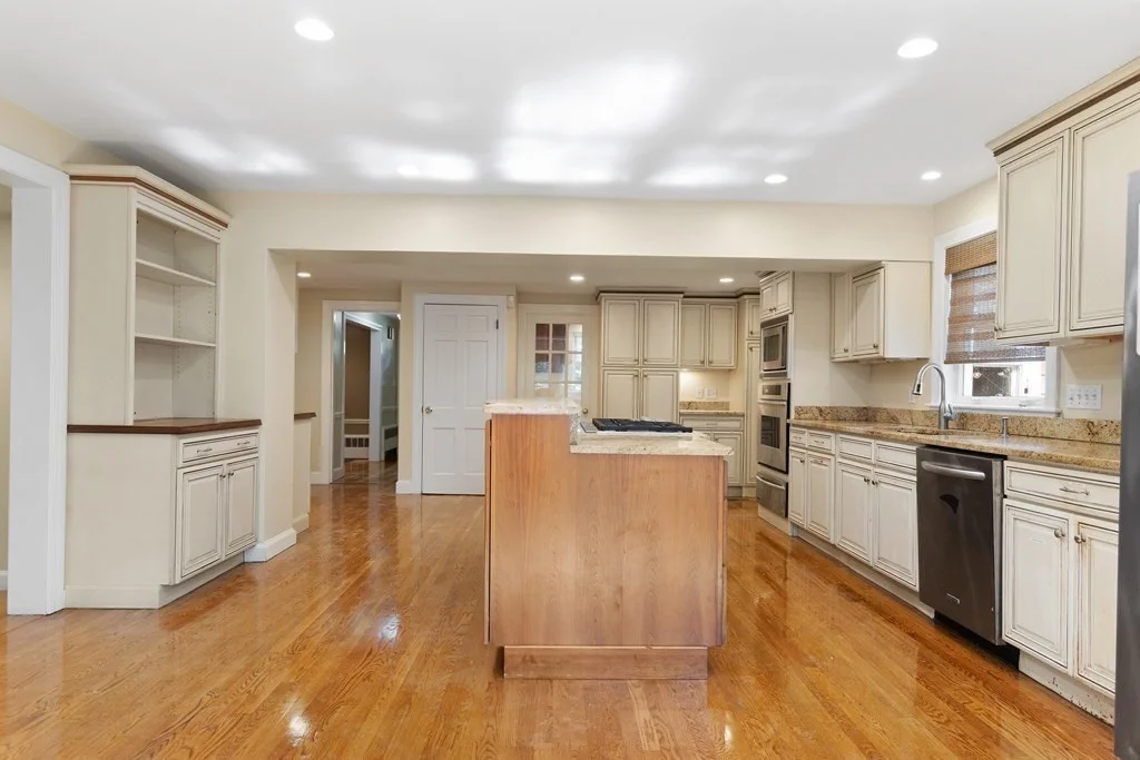 5 bed, 3 bath apartment for rent at 303 Upland Ave, Newton Highlands — photo 5 of 20