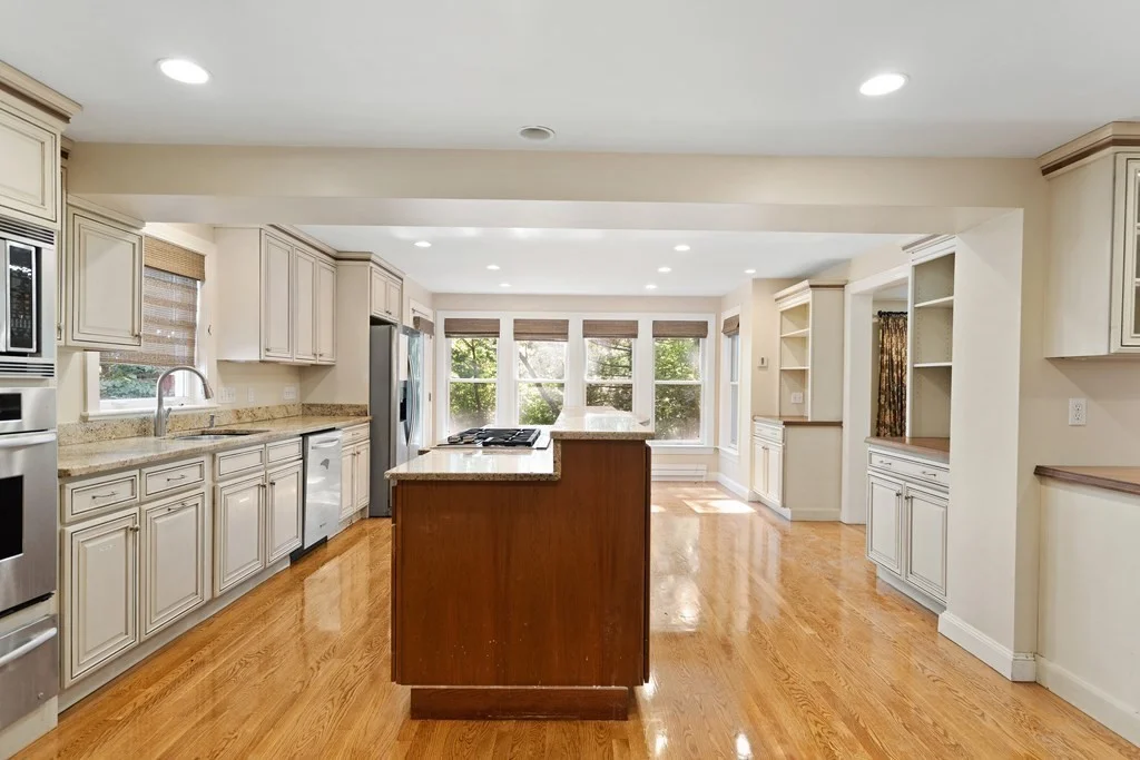 5 bed, 3 bath apartment for rent at 303 Upland Ave, Newton Highlands — photo 4 of 20