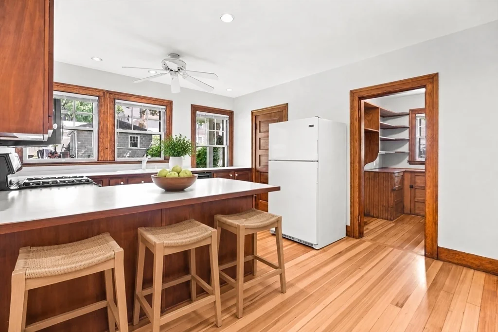 3 bed, 1 bath apartment for rent at 303 Washington St Unit 1, Winchester — photo 4 of 18