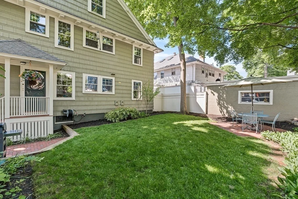 3 bed, 1 bath apartment for rent at 303 Washington St Unit 1, Winchester — photo 1 of 18