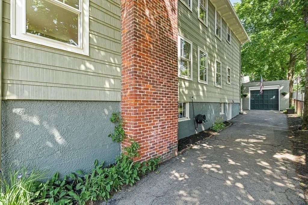 3 bed, 1 bath apartment for rent at 303 Washington St Unit 1, Winchester — photo 16 of 18