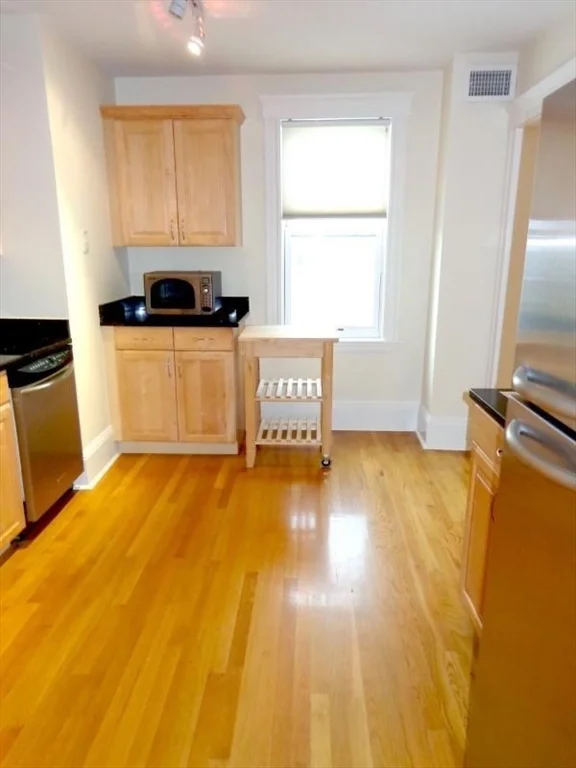 2 bed, 1 bath apartment for rent at 304 Allston St Unit 4, Cambridgeport — photo 8 of 20