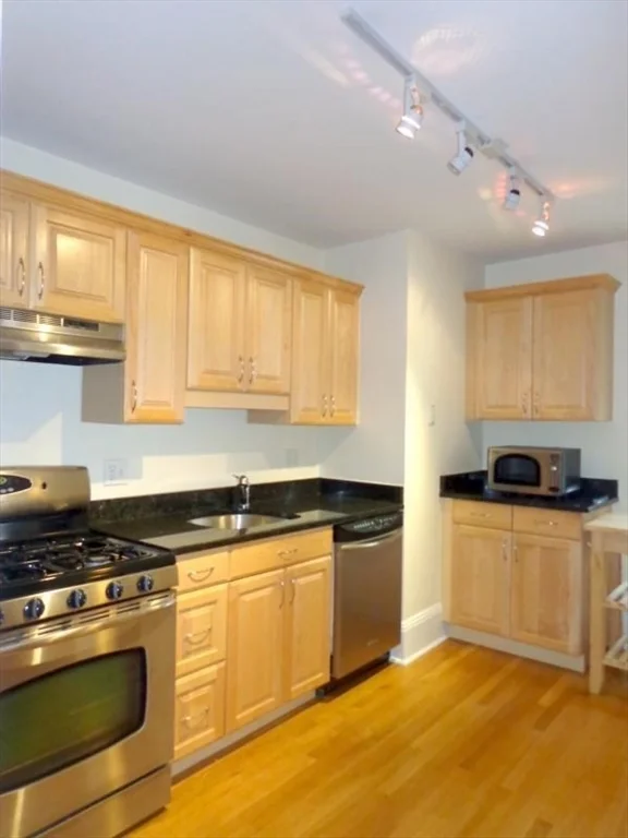 2 bed, 1 bath apartment for rent at 304 Allston St Unit 4, Cambridgeport — photo 12 of 20