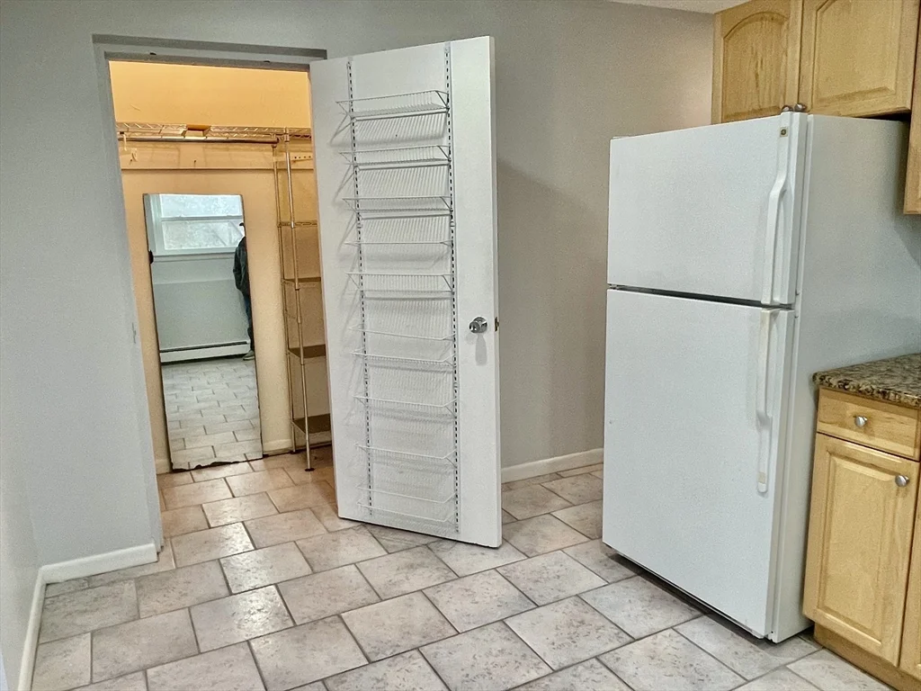 1 bed, 1 bath apartment for rent at 304 College Farm Rd Unit 1, Waltham — photo 4 of 10