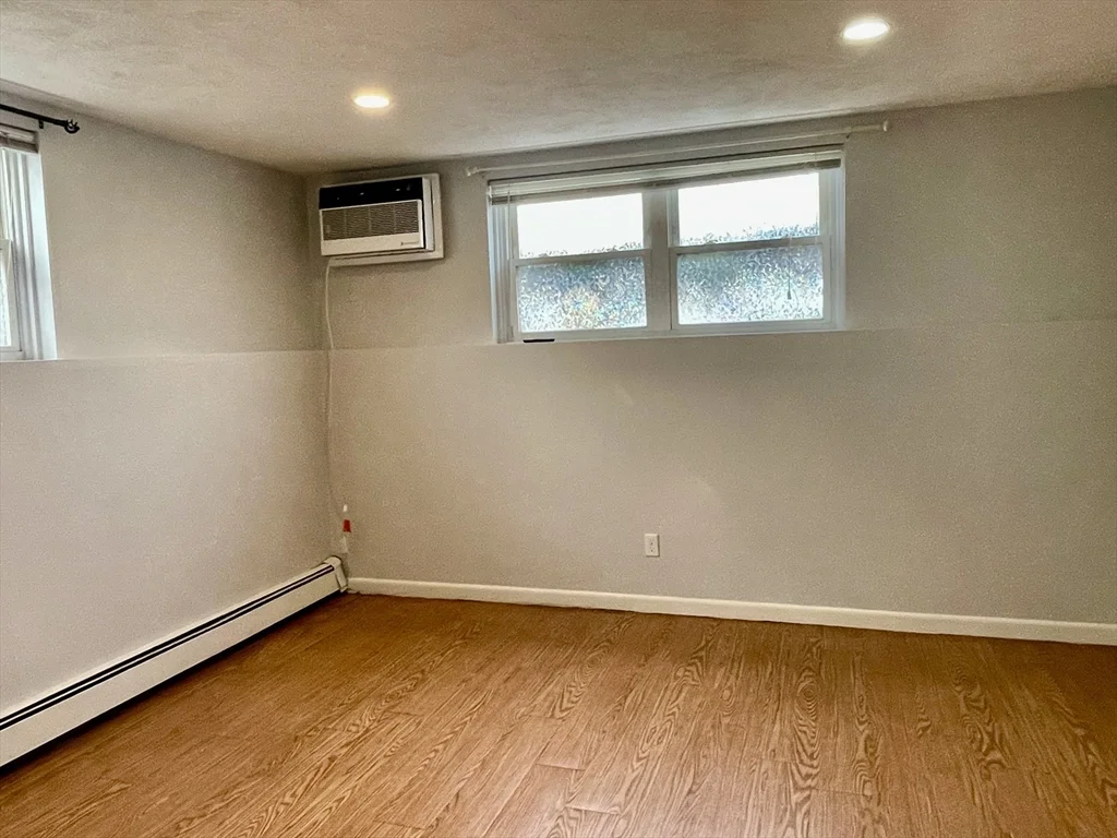 1 bed, 1 bath apartment for rent at 304 College Farm Rd Unit 1, Waltham — photo 9 of 10