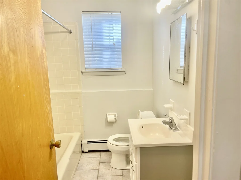 1 bed, 1 bath apartment for rent at 304 College Farm Rd Unit 1, Waltham — photo 7 of 10