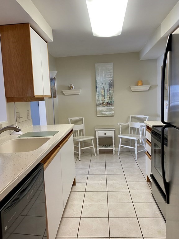 2 bed, 2 bath apartment for rent at 304 Commodore Ct Unit 304, Spinnaker Island — photo 9 of 18