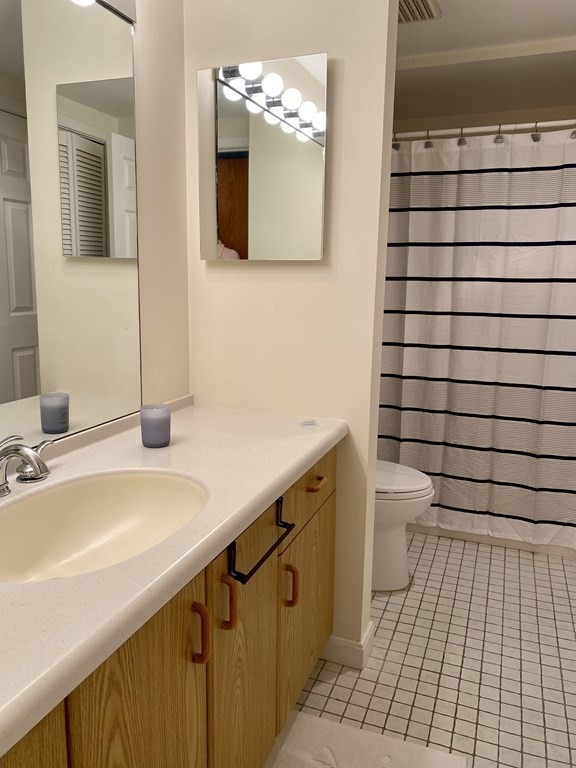 2 bed, 2 bath apartment for rent at 304 Commodore Ct Unit 304, Spinnaker Island — photo 4 of 18