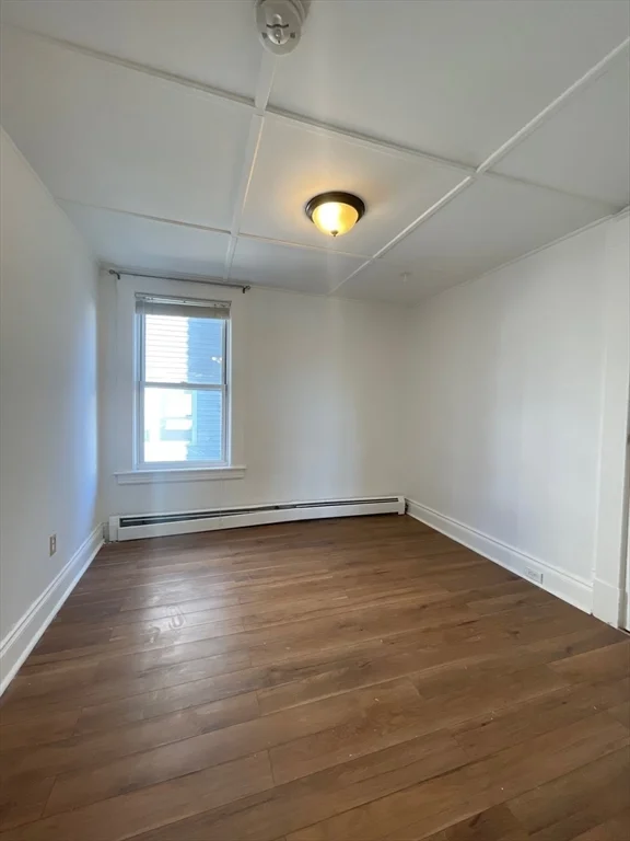 3 bed, 1 bath apartment for rent at 304 Cumberland Unit 2, Lowell — photo 5 of 8