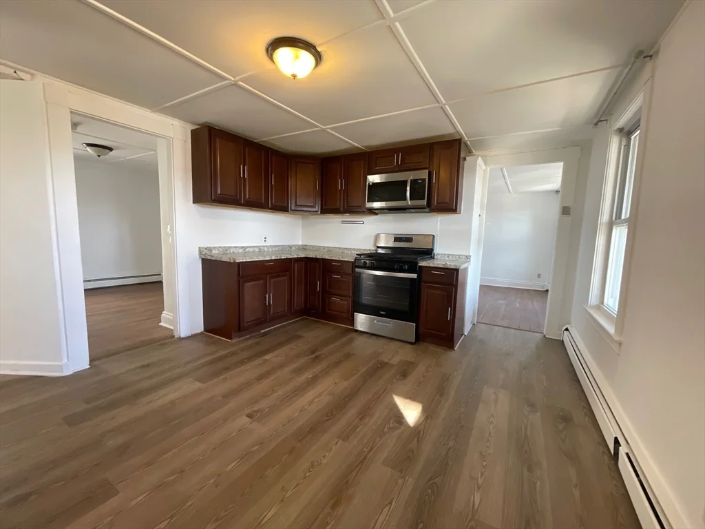 3 bed, 1 bath apartment for rent at 304 Cumberland Unit 2, Lowell — photo 1 of 8