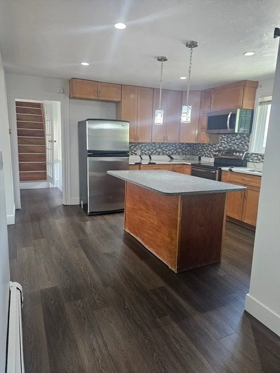 3 bed, 1 bath apartment for rent at 304 Wood St Unit 2, Charlestown — photo 5 of 28
