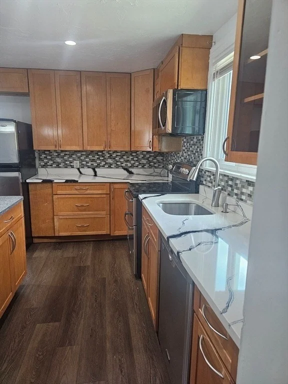 3 bed, 1 bath apartment for rent at 304 Wood St Unit 2, Charlestown — photo 4 of 28