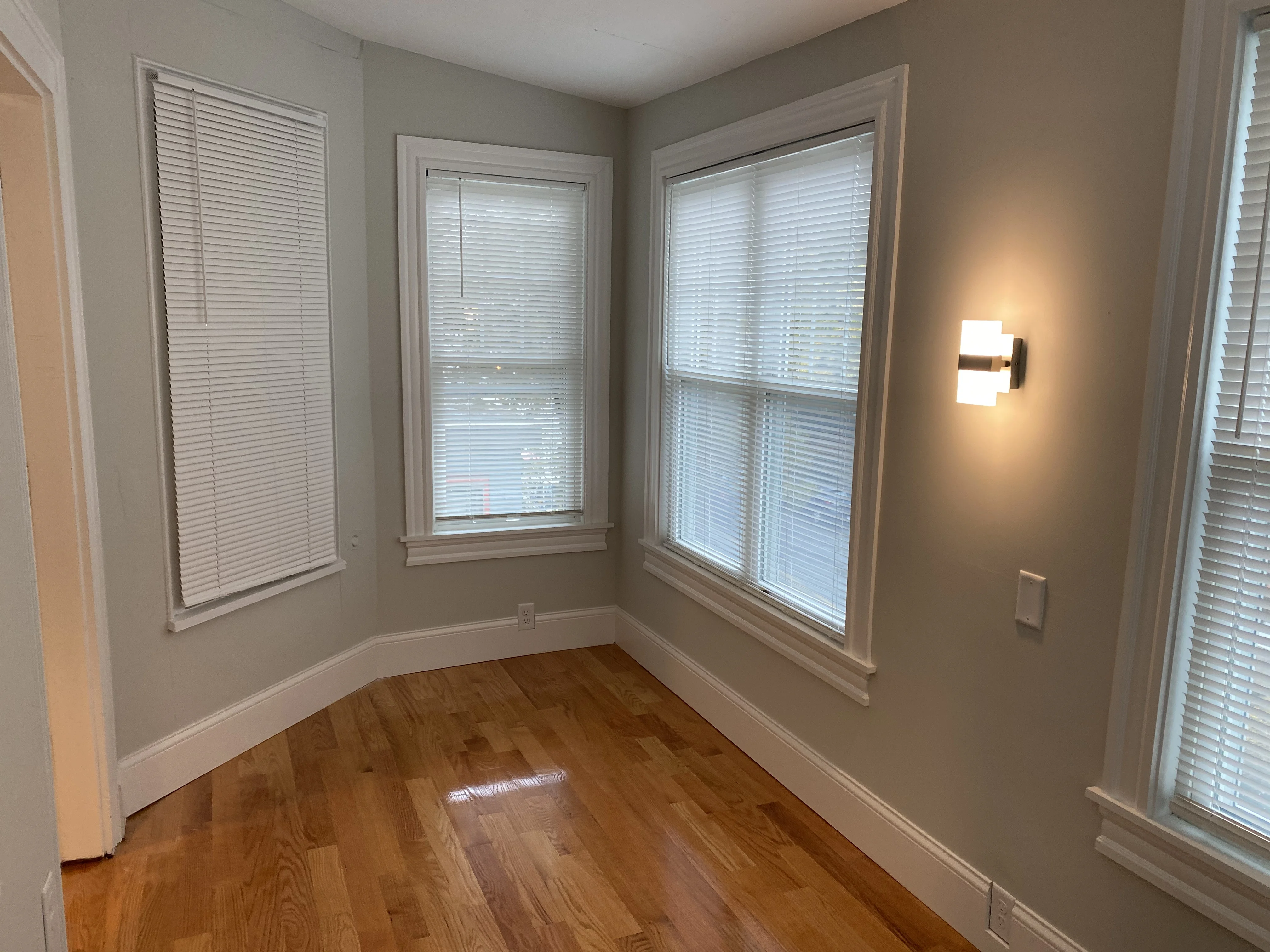 4 bed, 2 bath apartment for rent at 305 Highland Ave Unit 3, Powder House Square — photo 6 of 20