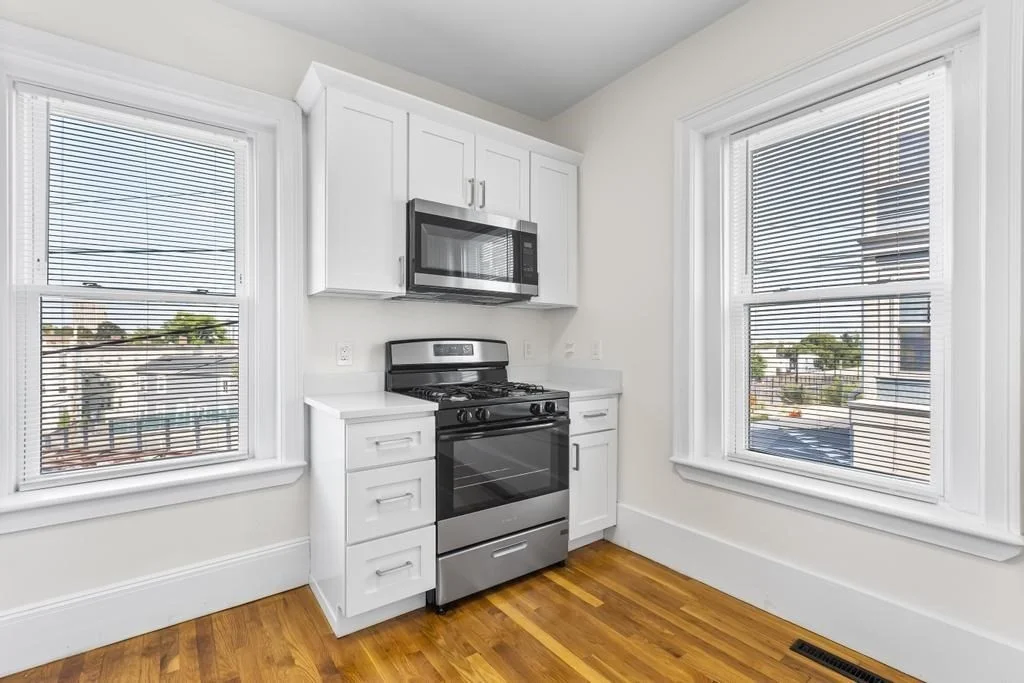 3 bed, 1 bath apartment for rent at 305 Medford St Unit 1, Winter Hill — photo 4 of 21