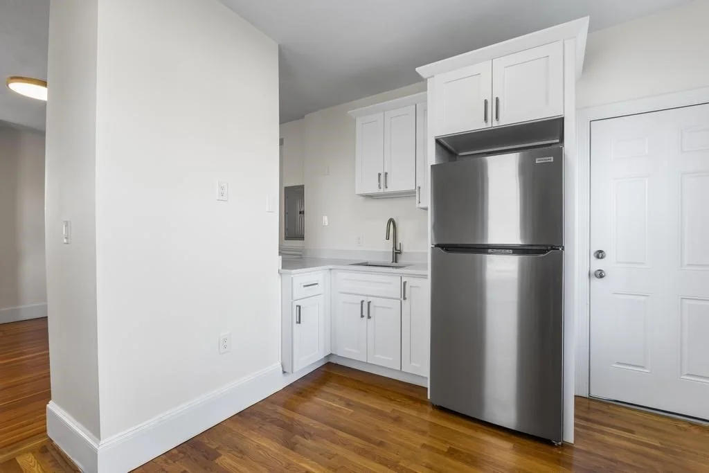 3 bed, 1 bath apartment for rent at 305 Medford St Unit 1, Winter Hill — photo 3 of 21
