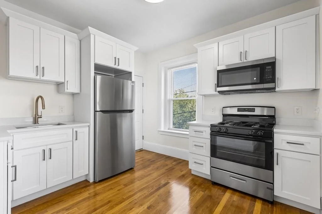 3 bed, 1 bath apartment for rent at 305 Medford St Unit 1, Winter Hill — photo 2 of 21