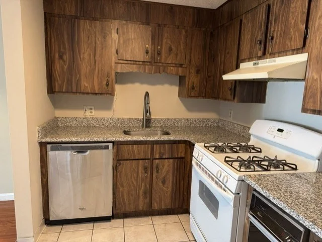 2 bed, 1 bath apartment for rent at 305 Pine St Unit 12, Highlands — photo 5 of 19