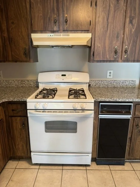 2 bed, 1 bath apartment for rent at 305 Pine St Unit 12, Highlands — photo 3 of 19